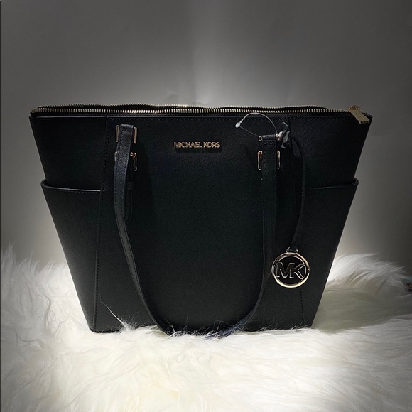 MICHAEL Michael Kors Handbags - 🌸NWT authentic MICHAELMICHAELKORS Charlotte purse